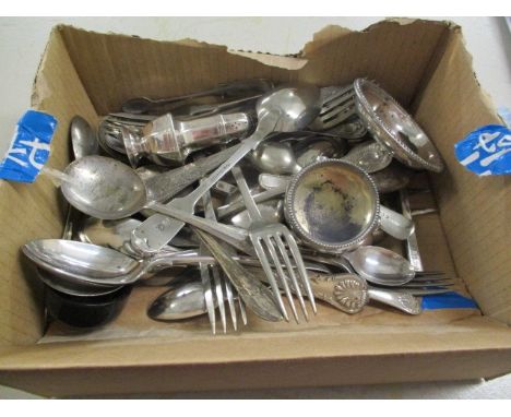 Mixed silver and silver plate to include a Victorian silver salt with a spoon and two Georgian silver spoons