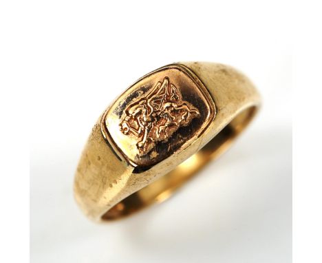 CLOGAU - a Welsh 9ct gold dragon signet ring, size L, 3.9gNo damage or repairs, only light surface wear, hallmarks clear, sta