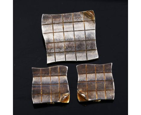 A Vintage Danish stylised sterling silver quilted blanket matching brooch and clip-on earring set, brooch width 27.2mm, 16.1g