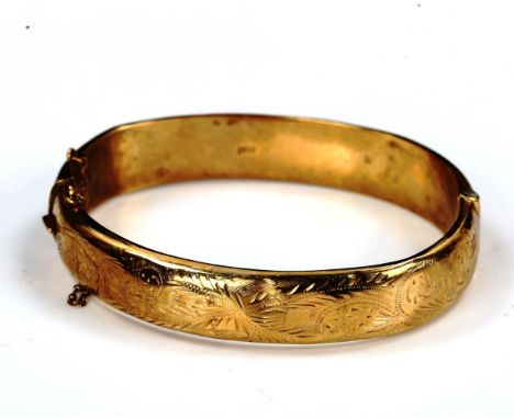 A mid-20th century 9ct gold hinged bangle, engraved foliate decoration, maker's marks C and F, hallmarks Chester 1962, band w