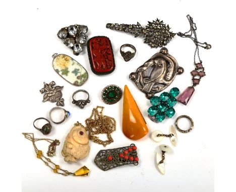 Various jewellery, including Georgian paste brooch, silver dove brooch, butterscotch amber brooch etcLot sold as seen unless 