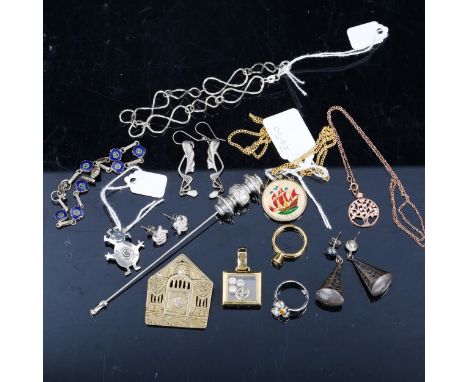 Various jewellery, including some silverLot sold as seen unless specific item(s) requested 