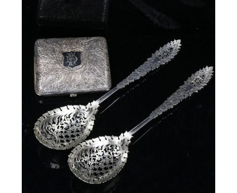 An Indian Colonial unmarked silver cigarette case, and a pair of silver plated sifter spoons, length 21.5cm, case 3.4ozNo dam