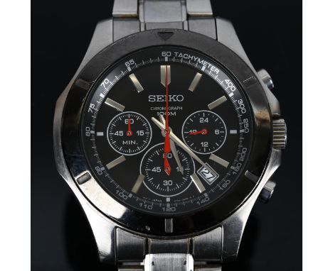 SEIKO - a stainless steel quartz chronograph bracelet watch, ref. 6T63-00G0, black dial with baton hour markers, 3 subsidiary