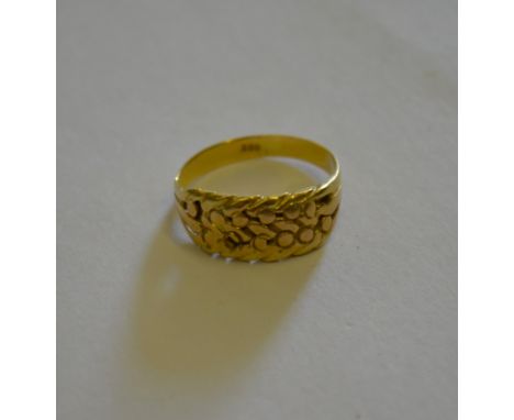 A yellow gold turban style ring stamped 8ct, worn, approx 3g