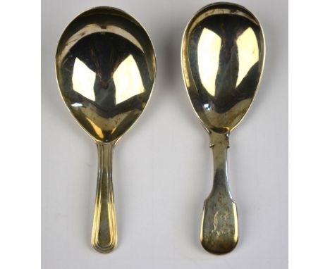 A George III thread pattern caddy spoon, Thomas Wallis II, London 1800, to/w a fiddle pattern caddy spoon, London 1812 (2)