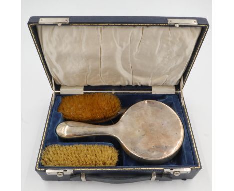 Hallmarked silver vanity set comprising brushes and a mirror in a case, mirror with damage. UK P&amp;P Group 1 (£16+VAT for t