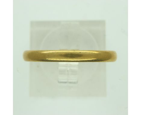 22ct gold slim profile wedding band, size R/S, 2.6g. P&amp;P Group 0 (£6+VAT for the first lot and £1+VAT for subsequent lots