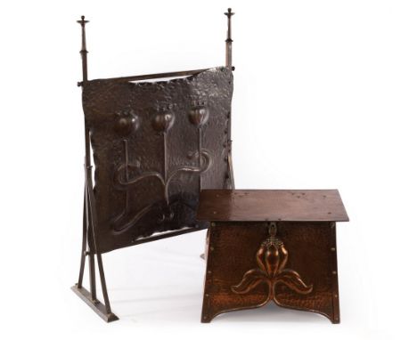 An Arts & Crafts firescreen, the hammered copper panel embossed three intertwined flowers, 77cm high overall, and a hammered 