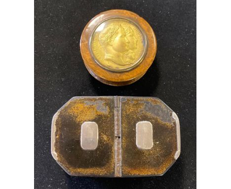 A 19th century double ended snuff box, 9 cm wide, and a burr wood snuff box and cover, 6 cm diameter (2)Snuff wooden box chip