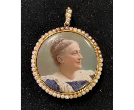 Early 20th century enamel miniature of a lady, in gilt metal and seed pearl frame, 5 cm diameter, on mount 