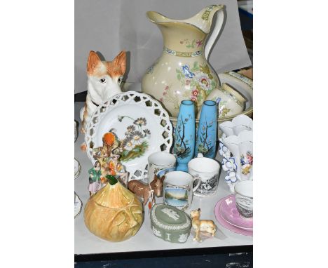 A GROUP OF CERAMICS AND GLASS WARE, to include a Beswick Donkey Foal model no 2110, a Beswick Chamois no 1551 (one leg broken