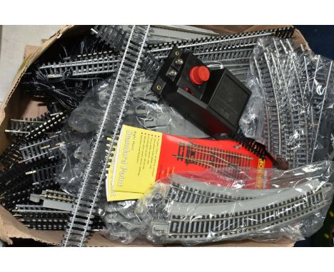 A QUANTITY OF MOSTLY UNBOXED AND ASSORTED HORNBY AND BACHMANN OO GAUGE MODEL RAILWAY TRACK, assorted lengths, curves, points 