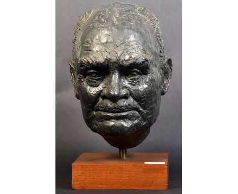 AMENDMENT TO CATALOGUE
ADELE BARTON
Head of Leonard Fuller
Plaster of paris AND NOT bronze
Height excluding wooden base 24cm