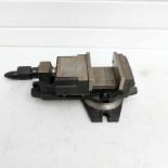 100mm Swivelling Machine Vice. Jaws 100mm x 35mm. Max Opening 62mm. Overall Height 115mm.