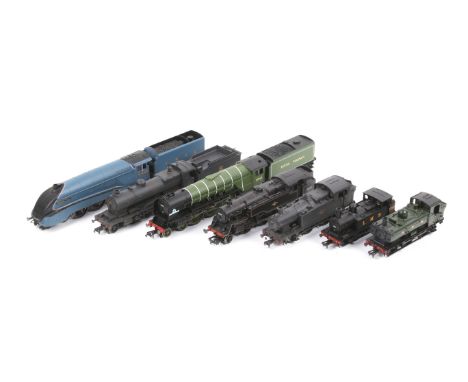 A collection of OO gauge steam locomotives and tenders. Comprising one LNER 4-6-2 'Herring Gull' 4466 DCC, BR 4-6-2 'Tornado'
