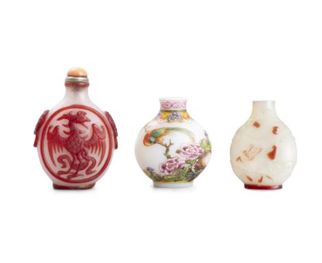 A CHINESE ENAMELLED WHITE GLASS SNUFF BOTTLE, QING DYNASTYcolourfully decorated with birds amongst stylized flowers and folia