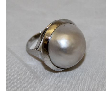 A silver mounted cultured pearl set dress ring approx 18mm diameter, size J/K