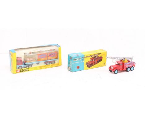 Corgi: A pair of boxed Corgi Toys, Chipperfield's Circus Crane Truck, Reference No. 1121; and Chipperfields Menagerie Scammel