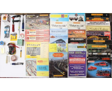 Model Railway: A collection of assorted model railway brochures and catalogues to include: Hornby, Lima, Bachmann and others,