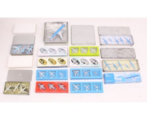 Aircraft: A collection of fourteen boxed sets of aircraft keyrings and small diecast vehicles to include KLM, Korean Air and 