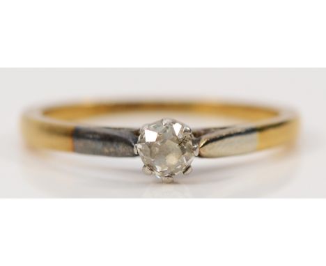 An 18ct gold and platinum vintage diamond solitaire ring, J 1/2, 1.8g 