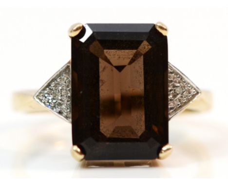 A 9ct gold diamond accented smokey quartz set cocktail ring, R, 3.8g 