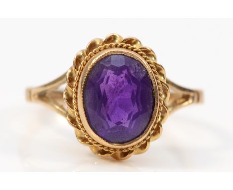A 9ct gold amethyst dress ring, K, 2.6g 