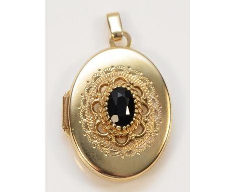 A 9ct gold vintage sapphire locket, 20mm, 2.4g 