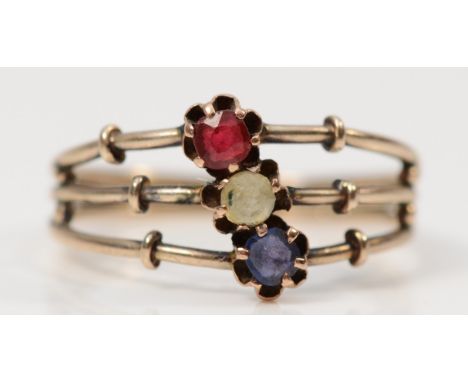 A 9ct gold vari-hue paste three stone ring, R, 2g 