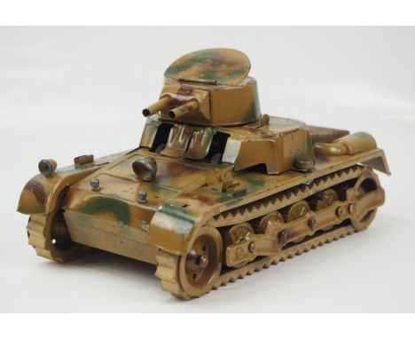 Gama: Panzer.Metall, mehrfarbig lackiert, die Ketten gängig.Zustand: II