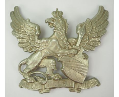Baden: Helmemblem für Mannschaften der Dragoner-Regimenter.Neusilber, hohl geprägt und durchbrochen, rückseitig mit Gewindest