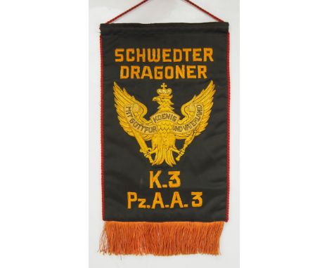 Wehrmacht: Stammtischwimpel Schwedter Dragoner - K.3 Pz.A.A.3.Schwarzes Tuch, mit aufwendiger Stickerei, Revers mit Zeichen d