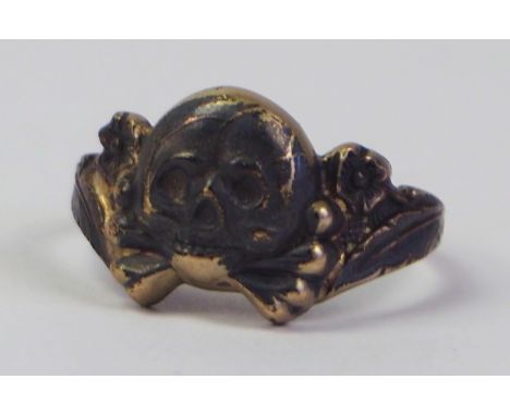 Totenkopf Ring.Silber, mit Totenkopf, 835 gepunzt.Früher Totenkopf, wie er zu Zeiten des Einsatzes der Legion Condor noch Ver