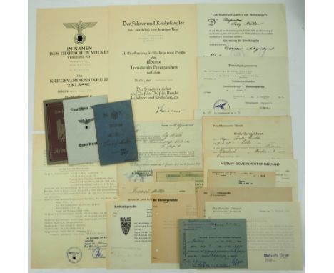 Urkundennachlass eines Leitungsrevisors der Stadtwerke.- Kriegsverdienstkreuz, 2. Klasse (Berlin, 30.1.43, FUs),- Treuedienst