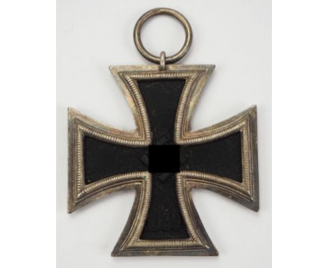 Eisernes Kreuz, 1939, 2. Klasse - 55.Geschwärzter Eisenkern, versilberte Zarge, im Ring 55 gepunzt.Zustand: I-II