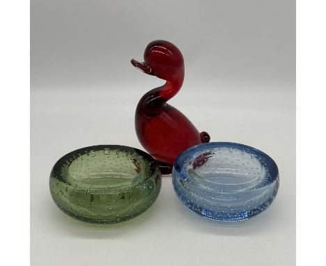 A Whitefriars glass ruby red duck with 2 controlled bubbles dish, duck approx 5 1/2 inches high and dish is 4 inches in diame