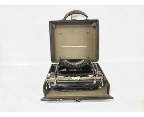 Vintage Corona portable typewriter approx 25x29cm. NO RESERVE
