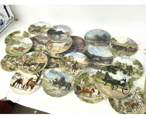 Spode &amp; Wedgewood boxed Collectors plates depicting horses, country &amp; Christmas scenes. NO RESERVE