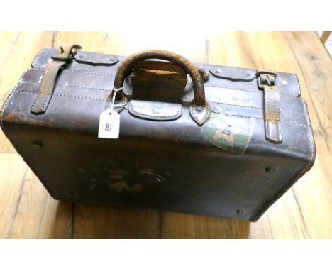 Antique leather travel trunk with White Star Line stickers, 51 cm long, 34 cm high, 20 cm wide