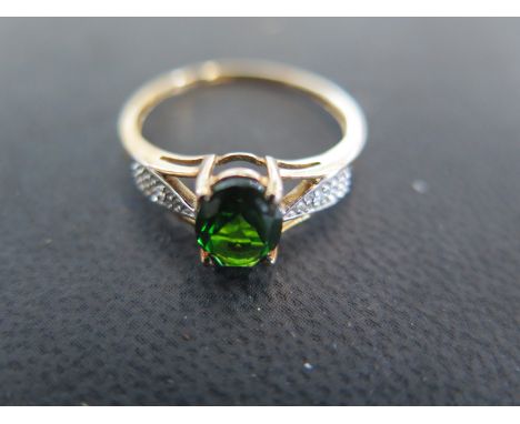 A 9ct gold chrome diopside and diamond ring size S - approx weight 1.6 grams - very light scratches, usage wear 