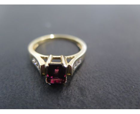 A 14ct yellow gold garnet and diamond ring size N/O - approx weight 3.3 grams - some light scratches, usage wear 