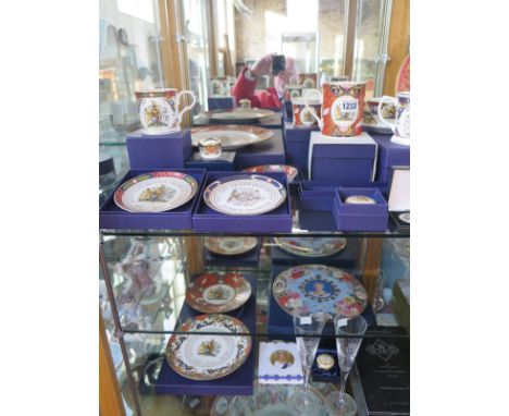 Twenty one items of Royal Memorabilia including a large amount of Worcester items, Dartington glass, Bradford Exchange etc - 