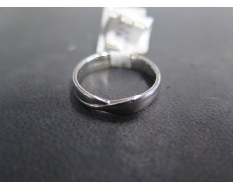 A platinum crossover band ring size L/M - approx weight 5.8 grams - ex jewellers stock, in new unused condition, retail price