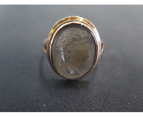 A presumed 9ct rose gold cameo ring size P - approx weight 3.6 grams - light scratches, usage wear 