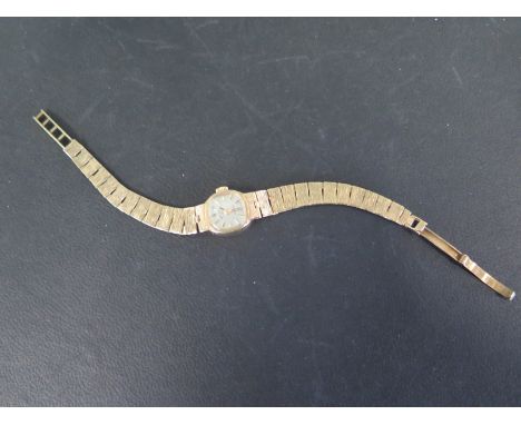 A ladies 9ct yellow gold Rotary manual wind ladies wristwatch - approx weight 14 grams - not working 