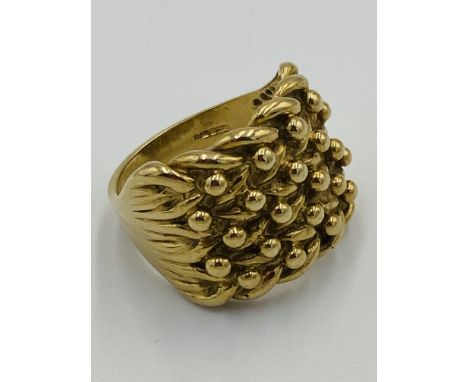 9ct gold signet ring, size Z, 15.1g. Estimate: £260-300