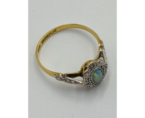 18ct gold ring set with an opal, size O1/2, 2.3g. Estimate: £80-100