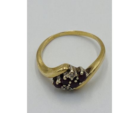 9ct gold ring set with two diamonds and four red stones, 3.1g, size Q 1/2. Estimate: £60-80