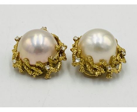 Pair of 18ct gold and diamond earrings each set with a blush pink mabe pearl, marked AWL Ld, 19.3g. Estimate: £400-500.